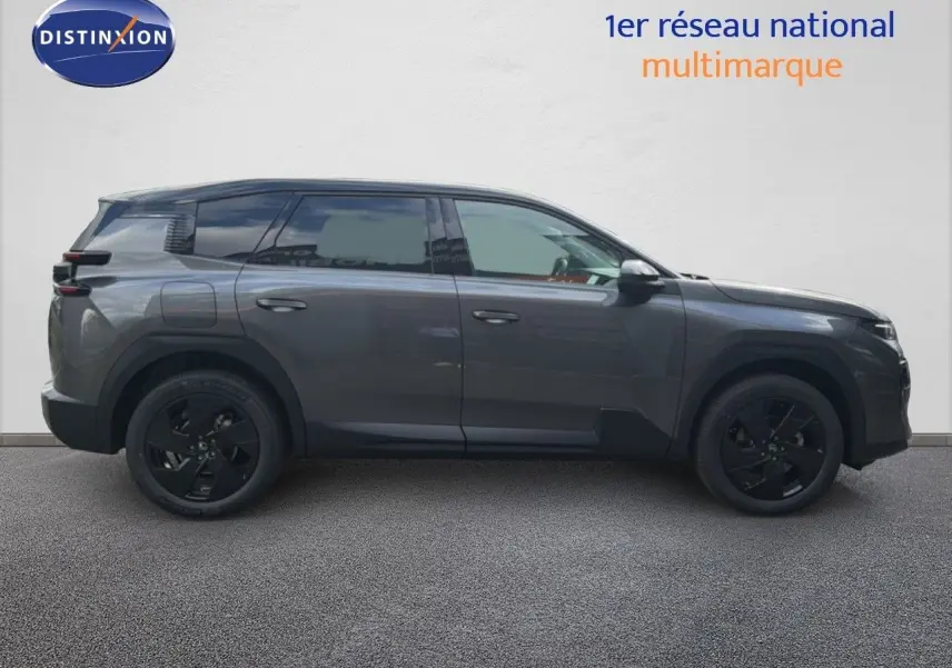 Profil droit d'un Citroën C5 Aircross Hybrid gris platinium métal avec jantes noires et vitres teintées.