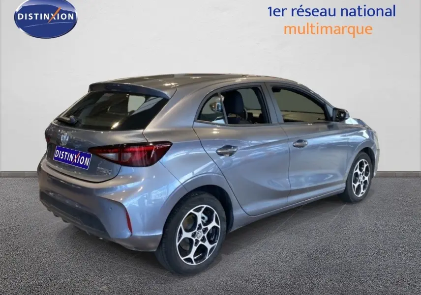 Vue 3/4 arrière droite de la MG3 1.5 Hybrid 195ch Comfort en gris métallisé Hampstead avec jantes bi-ton.