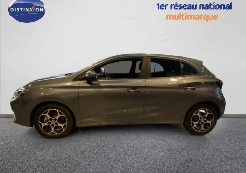 Vue latérale droite de la MG3 1.5 Hybrid 195ch Comfort en gris métallisé Hampstead, avec jantes bi-ton distinctives.