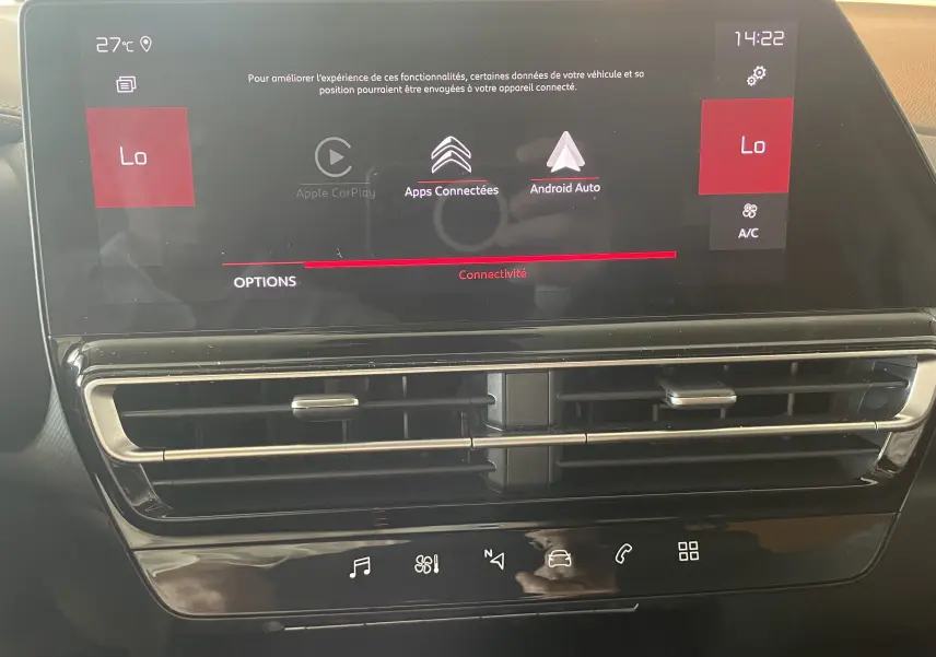 Écran tactile central du tableau de bord du Citroën C5 Aircross 2025, affichant les options Apple CarPlay et Android Auto.