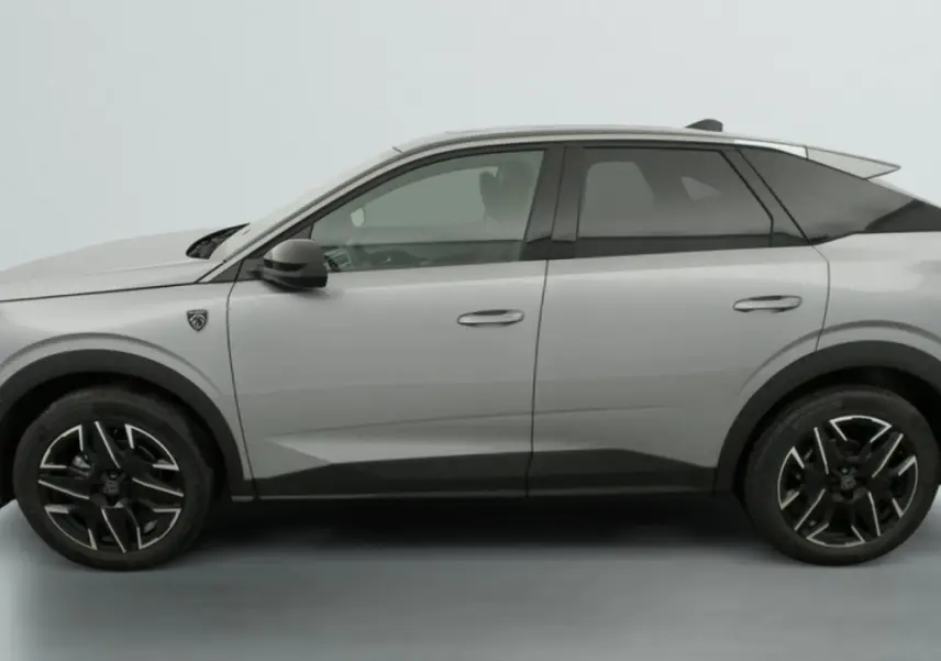 Profil droit du Peugeot 3008 2025 gris clair avec jantes noires et toit noir contrastant.