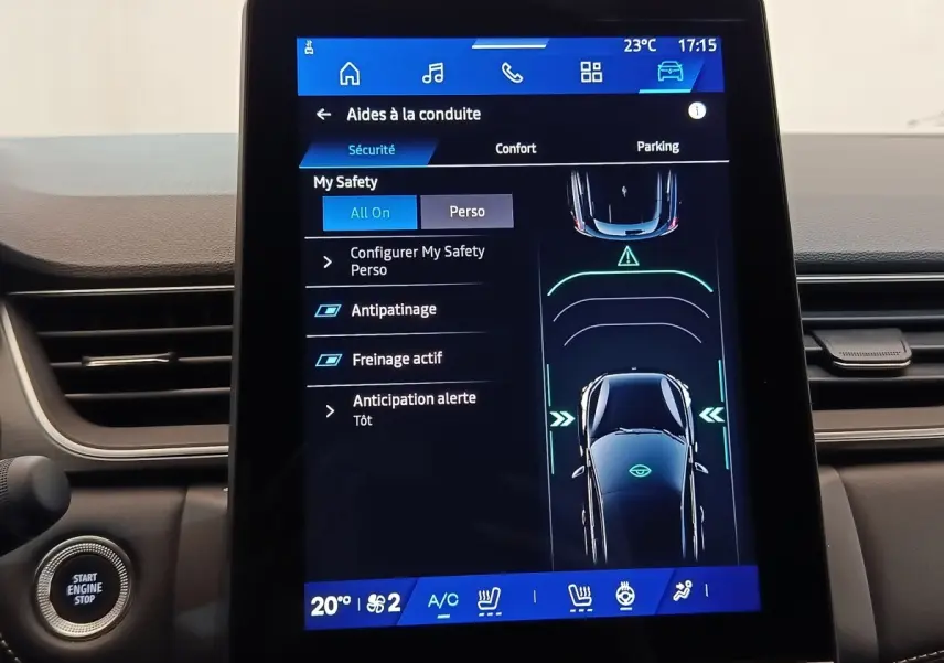 Écran tactile central affichant les aides à la conduite du Renault Symbioz noir, vue intérieure frontale.