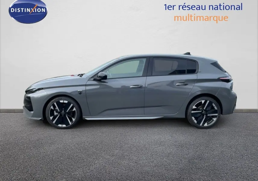 Profil droit d'une Peugeot 308 1.2 Hybrid 145ch GT gris selenium metal avec jantes noires et détails modernes.