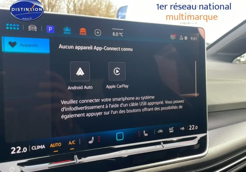 Écran tactile intérieur de la Volkswagen Golf 2026 noir, affichant la connexion Android Auto et Apple CarPlay.