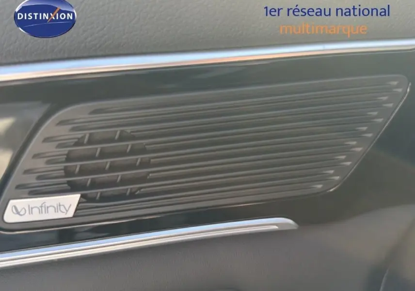 Gros plan sur la grille de haut-parleur Infinity intégrée dans l’habitacle du BYD SEAL U DM-i BOOST 2026.