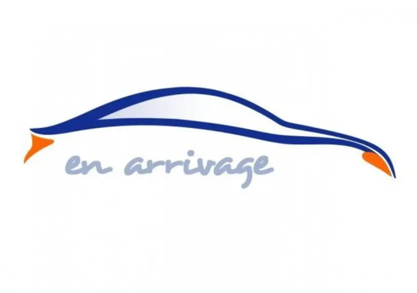Profil stylisé bleu et orange d'une voiture avec le texte "en arrivage" sur fond blanc, sans véhicule réel visible.