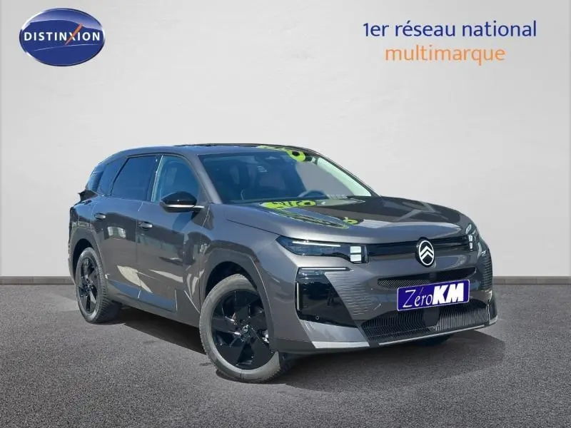 Citroën C5 Aircross gris Platinium vue 3/4 avant avec jantes noires et calandre distinctive.