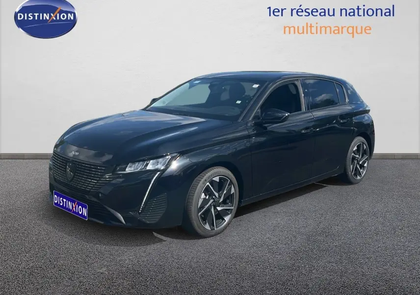 Peugeot 308 Hybrid noir métal vue 3/4 avant droit, avec jantes alliage et calandre distinctive.