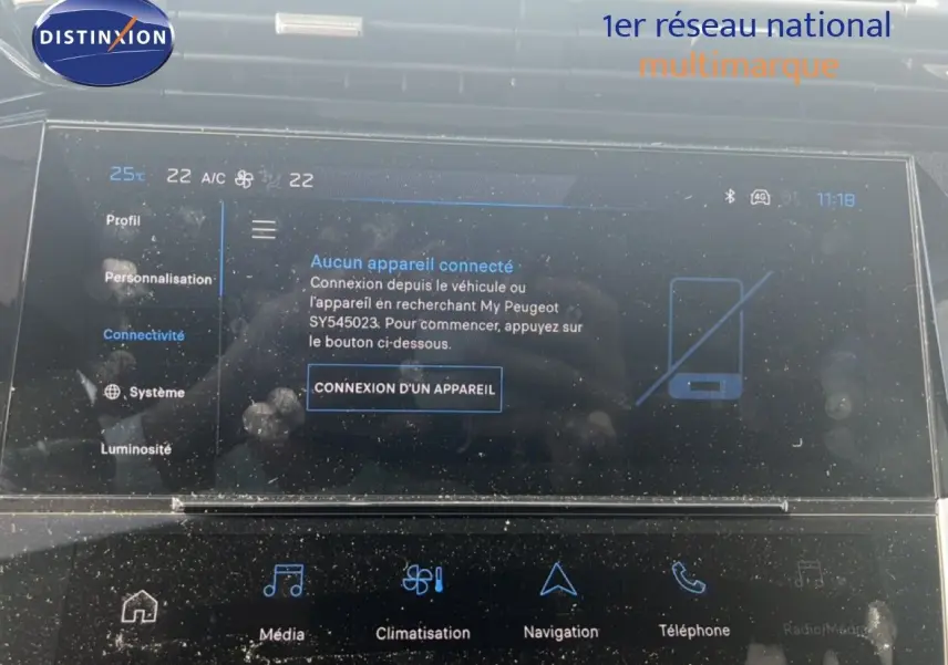 Écran tactile central de la Peugeot 308 Hybrid 145ch Allure 2025, affichant le menu de connexion Bluetooth.