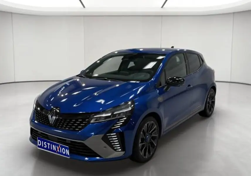 Renault Clio Esprit Alpine E-Tech 2024 bleu, vue 3/4 avant avec phares LED et jantes noires distinctives.