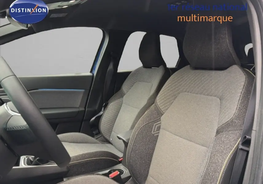 Vue intérieure des sièges avant en tissu noir et gris du Renault Captur 2025, version 1.0 ECO-G 100CH TECHNO.