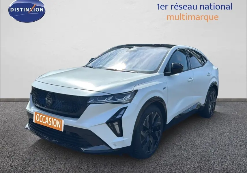 Vue frontale d'une Renault Rafale blanche 2024 avec calandre noire et logo Renault central, plaque "OCCASION" visible.