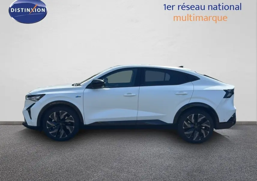 Profil droit d'une Renault Rafale blanche 2024, version hybride Esprit Alpine avec jantes noires distinctives.
