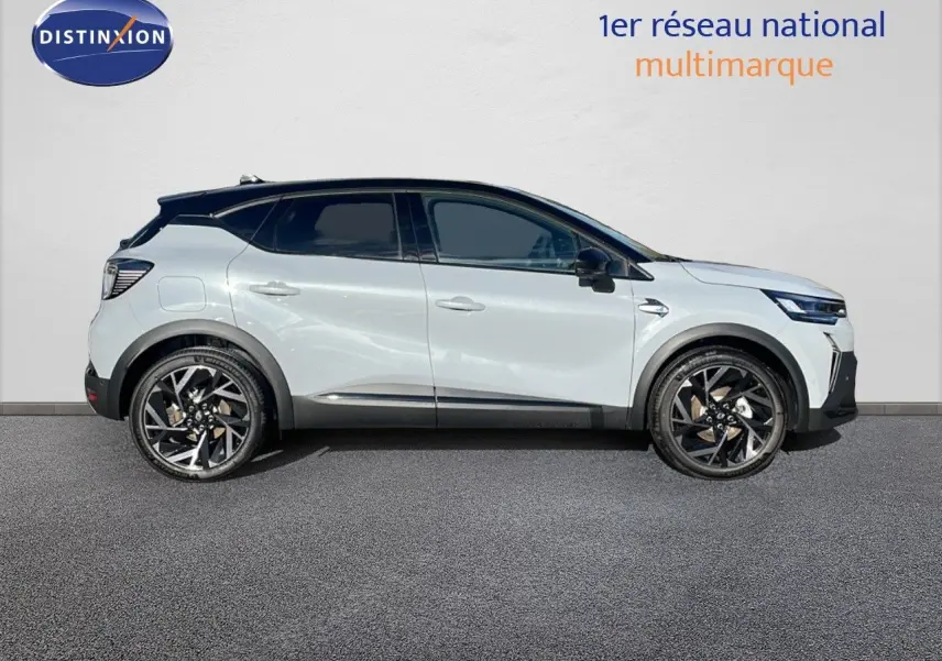Profil latéral droit du Renault Captur E-Tech hybride 2025 en gris rafale métal avec toit noir et jantes noires.