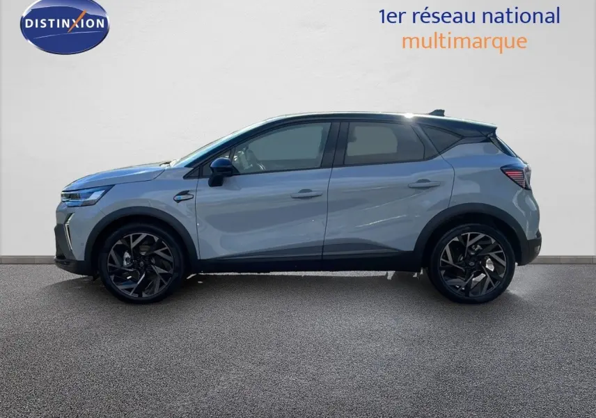 Profil côté gauche du Renault Captur E-Tech hybride 2025 gris Rafale métal avec toit noir et jantes noires.