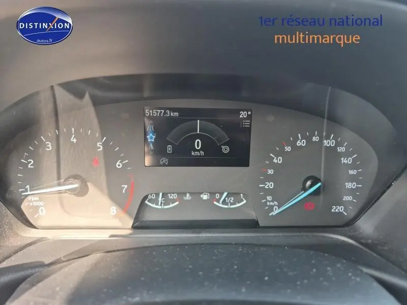 Tableau de bord du Ford Puma 1.0 EcoBoost 125ch Titanium 2022 montrant compte-tours, vitesse à zéro et jauges, vue frontale.