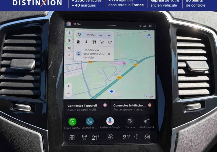 Écran tactile central du tableau de bord du Volvo XC90 2024 affichant la navigation Google Maps.