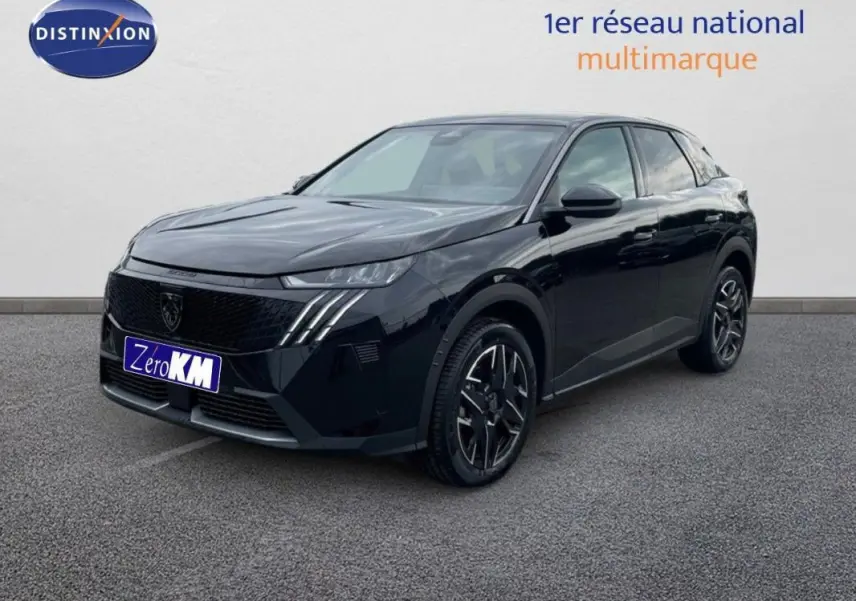 Peugeot 3008 noir en 3/4 avant droit, avec jantes aluminium et calandre au design moderne.