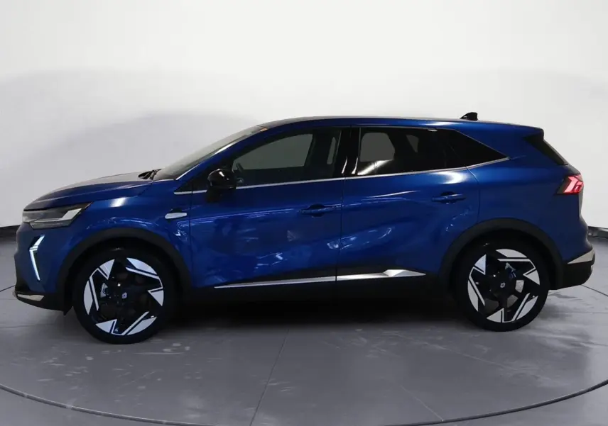 Renault Symbioz E-Tech Full Hybrid 145 Iconic bleu iron en profil côté gauche, avec jantes au design géométrique distinctif.