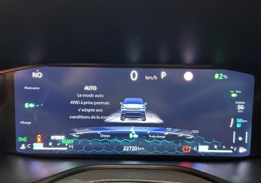 Affichage numérique du tableau de bord du Jeep Compass gris 2021, montrant l'autonomie et le mode hybride actif.