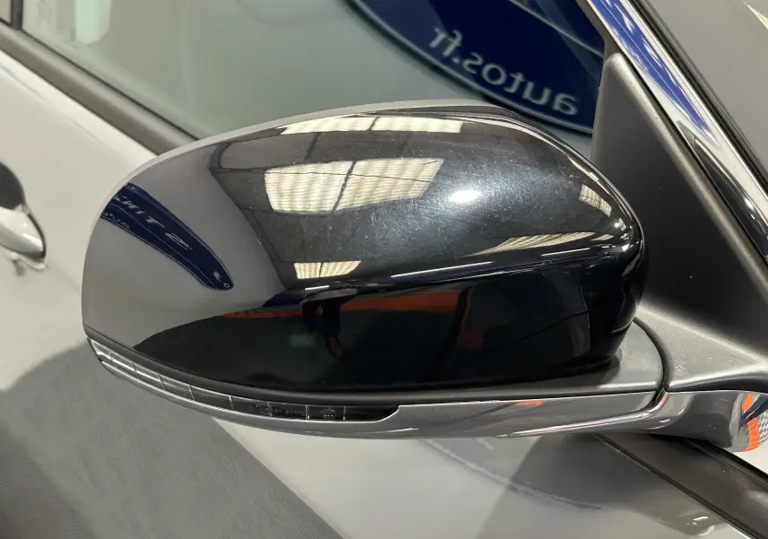 Rétroviseur extérieur noir côté gauche du Jeep Compass gris 2021 Limited 190ch PHEV 4xe avec clignotant intégré.