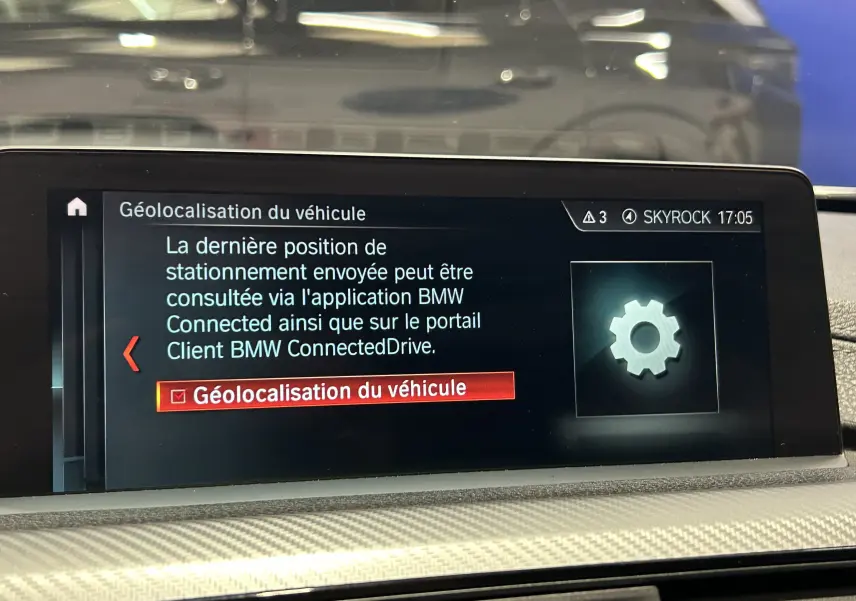 Écran central de la BMW Série 3 320i 2018 affichant le menu de géolocalisation du véhicule en intérieur.