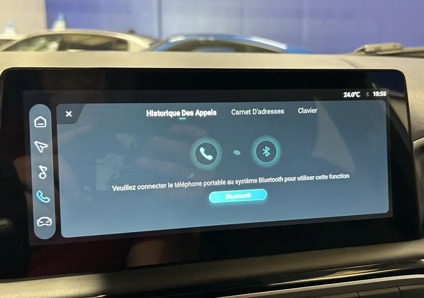 Écran tactile intérieur de la MG3 1.5 Hybrid+ 195 Luxury montrant le menu Bluetooth en mode appel.