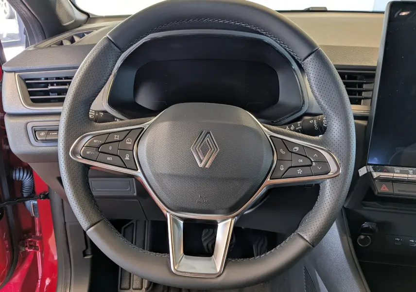 Volant en cuir noir avec commandes intégrées du Renault Captur E-Tech Full Hybrid 160ch, vue frontale intérieure.