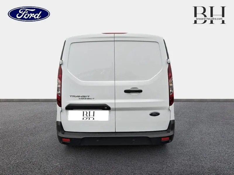 Vue arrière d'un Ford Transit Connect blanc glacier avec portes battantes et bouclier noir contrastant.