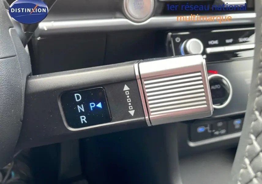 Le levier de vitesses automatique du Hyundai Tucson 2026 en gros plan, avec indication lumineuse sur la position P.