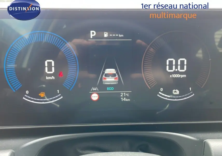 Tableau de bord numérique du Hyundai Tucson 2026, affichage de la vitesse, régime moteur et mode ECO.