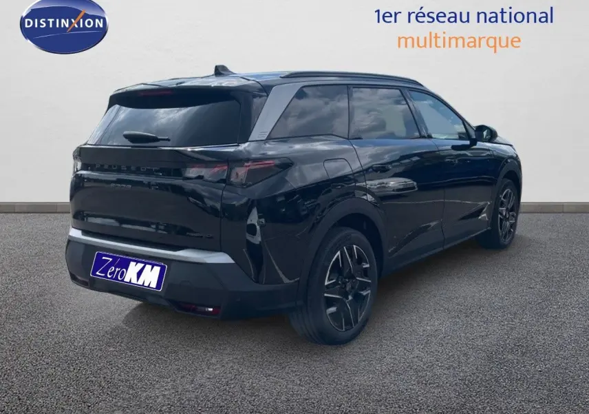 Peugeot 5008 Hybrid noir perle métal en vue 3/4 arrière droit, avec jantes alliage et vitres teintées.
