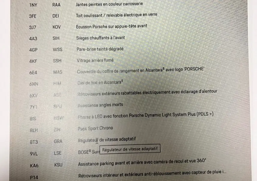 Vue 3/4 avant d'une Porsche 911 Carrera S argent GT avec jantes RS Spyder et jupes latérales sport design visibles.