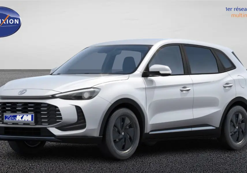 MG ZS 1.5 L Hybrid+ 2025 en blanc Dover, vue 3/4 avant avec calandre noire et jantes foncées.