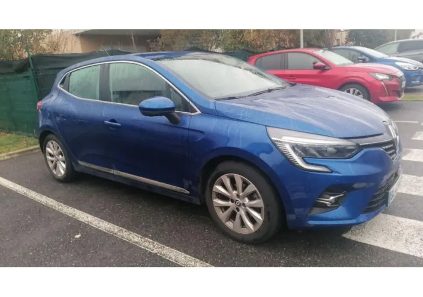 Renault Clio Bleu Iron vue de profil gauche, garée sur un parking avec jantes alliage et feux LED distinctifs.