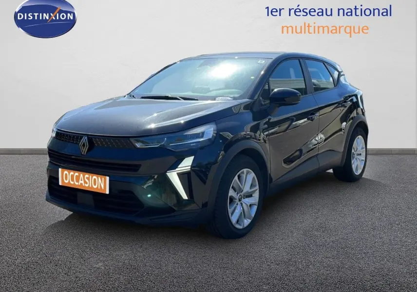 Vue 3/4 avant droite d'un Renault Captur E-Tech Full Hybrid noir étoile métal avec feux LED et jantes alliage.