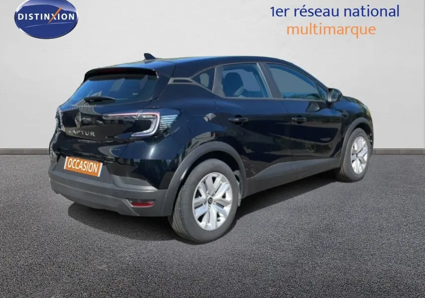Renault Captur E-Tech Full Hybrid 145ch noir étoile métal, vue 3/4 arrière droit avec feux LED distinctifs.