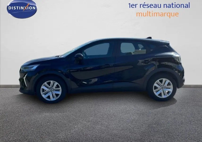 Vue de profil côté gauche d'un Renault Captur E-Tech Full Hybrid 145ch noir étoile métal avec jantes argentées.