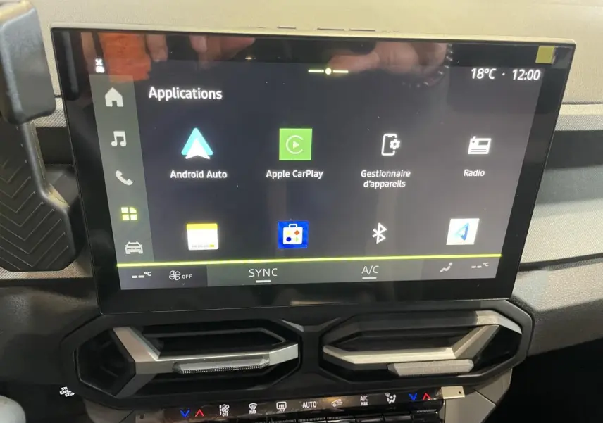 Écran tactile central 10,1 pouces du Dacia Bigster gris schiste, affichant les applications connectées.