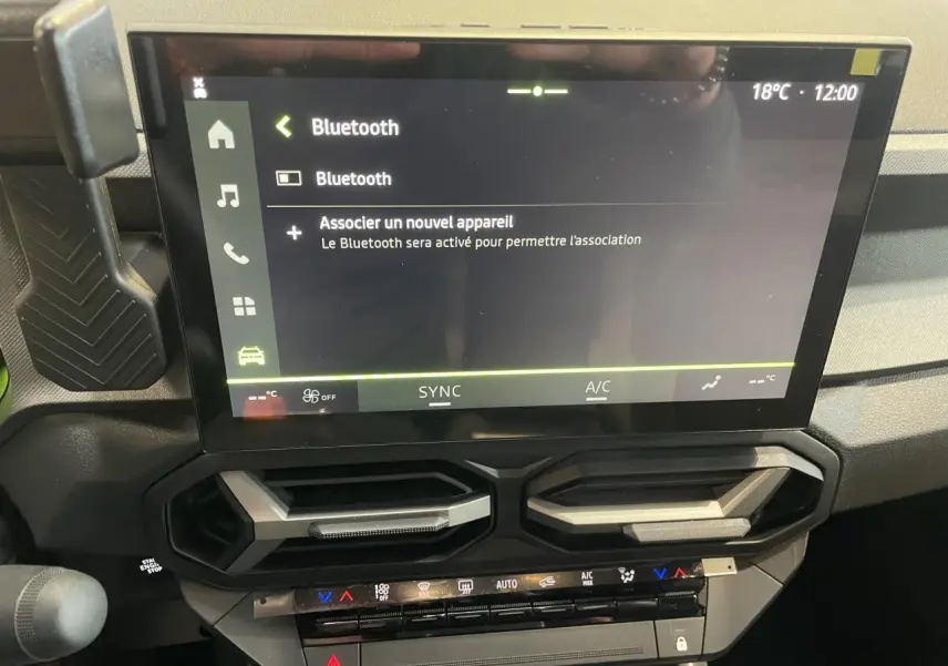 Écran tactile 10,1" du DACIA Bigster gris schiste, vue centrale du tableau de bord avec commandes climatisation.
