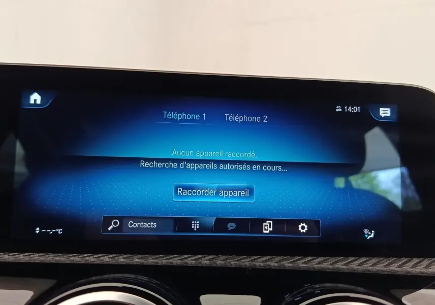 Écran tactile central de la Mercedes Classe A 180 Business Line 2020 affichant le menu de connexion Bluetooth.