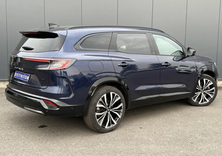 Renault Espace VI bleu nuit vu de profil côté droit, avec jantes alliage noires et toit panoramique.