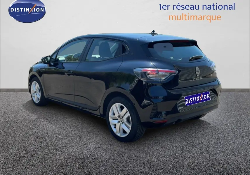 Renault Clio V Blue dCi 100ch Evolution noir étoile métal vue 3/4 arrière droit avec feux arrière LED distinctifs.
