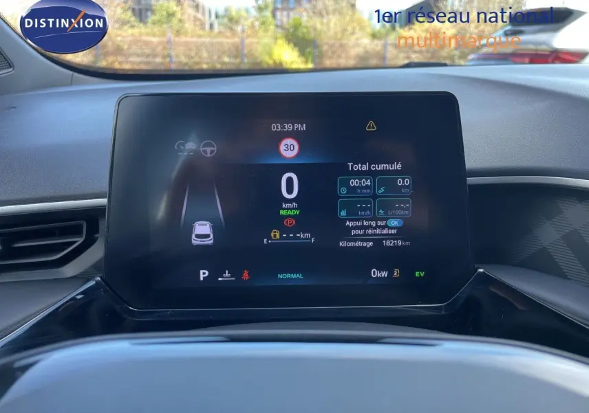 Tableau de bord numérique du MG3 2024 en Pebble Black, affichant la vitesse à 0 km/h et diverses informations de conduite.