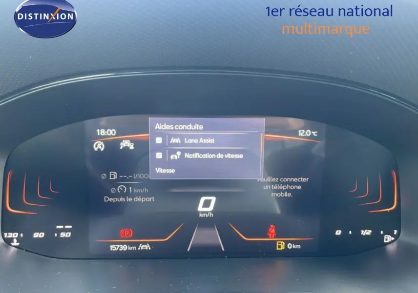 Tableau de bord numérique de la SEAT Ibiza 2025 affichant les aides à la conduite et la vitesse à 0 km/h.