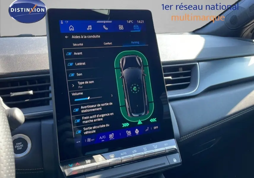 Gros plan sur les commandes de frein à main électronique et arrêt automatique du Renault Symbioz 2025, intérieur noir texturé.