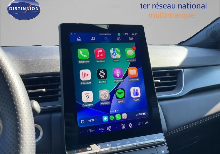 Détail de la console centrale avec ports USB-C et prise 12V sur Renault Symbioz noir étoile métal, vue rapprochée intérieure.