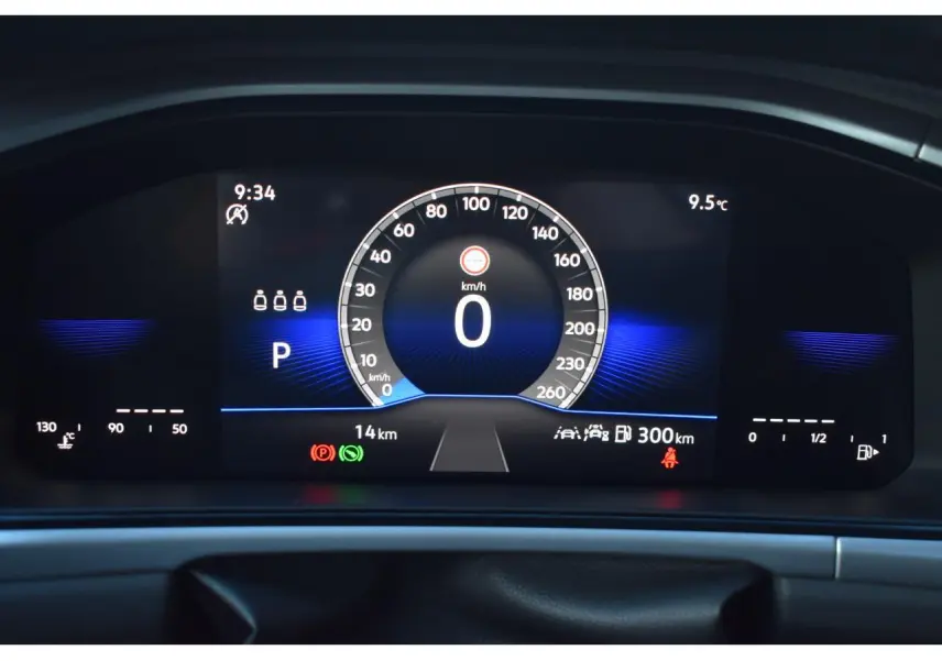 Affichage digital du combiné d'instruments du Volkswagen T-Roc 2025, vitesse à zéro, fond bleu et noir.