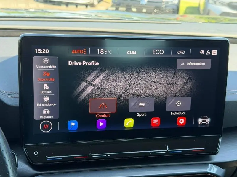 Écran tactile central du CUPRA Formentor 1.4 e-HYBRID 2024 affichant les modes de conduite Comfort, Sport et Individual.