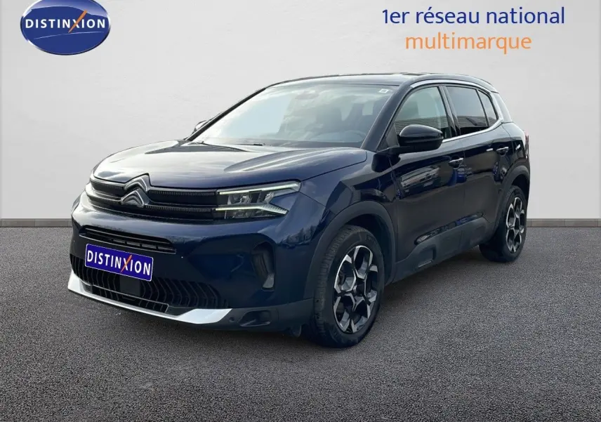 Citroën C5 Aircross bleu Eclipse métal en 3/4 avant droit, avec jantes distinctives et calandre moderne.